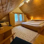 Stribrna Chaloupka Na Vyhlidce 롯지 *